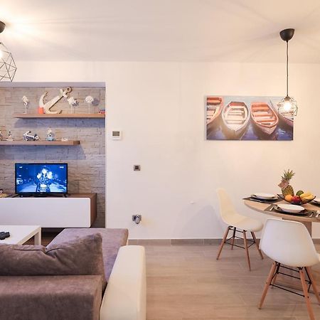 Coco Apartment Pirovac Exterior photo