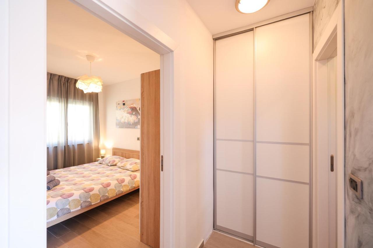 Coco Apartment Pirovac Exterior photo